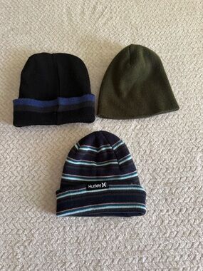 Boys 3 knit beanies. Hurley Multi Striped, Black and Blue, and Green